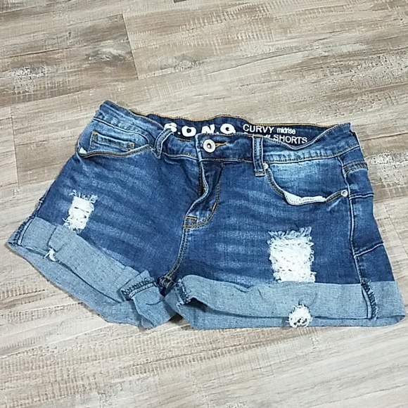 gap grey shorts